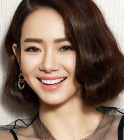 戚薇最新短发发型,时尚与友情的温馨故事图片集