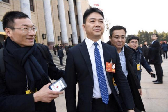 刘强东最新动态,自信前行,创新与变革的力量铸就成就与自信之路