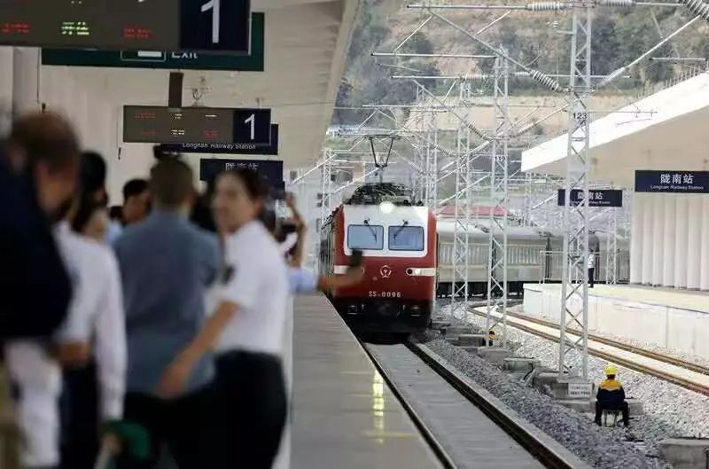 成州网最新消息,成州网最新消息掀起热议的浪潮，带你领略最新动态！