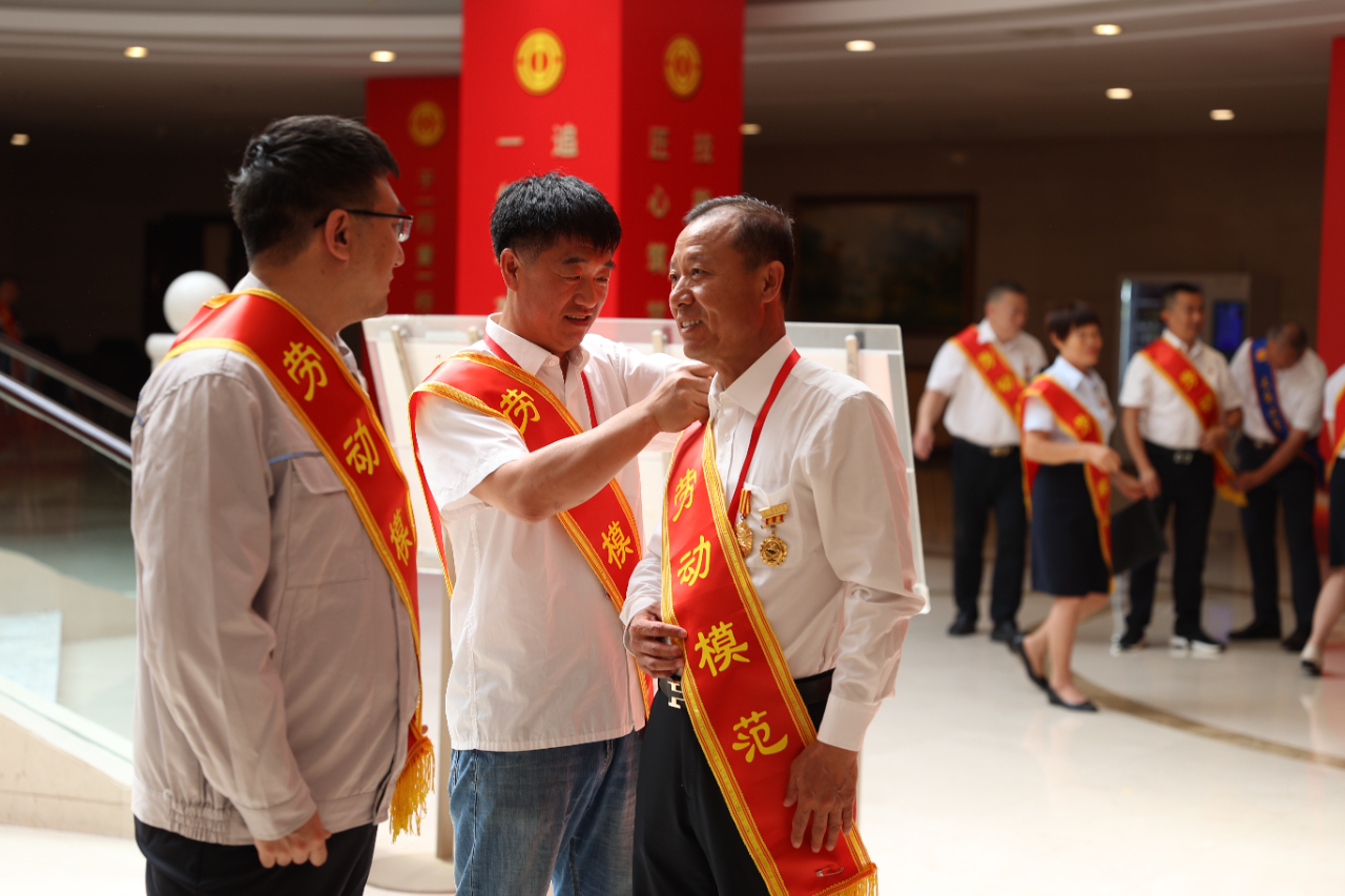 2024年全国劳模最新消息及任务完成与技能学习步骤指南