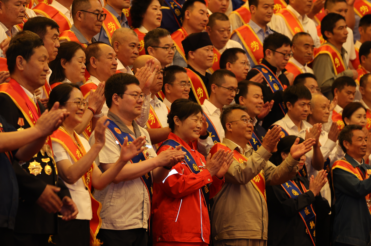 2024年全国劳模最新消息及任务完成与技能学习步骤指南