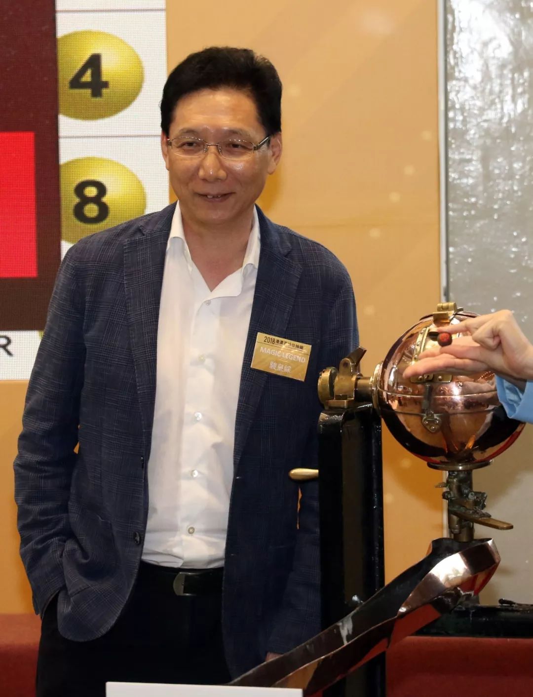 香港澳门六开彩开奖网站,深度研究解析_确认版17.584