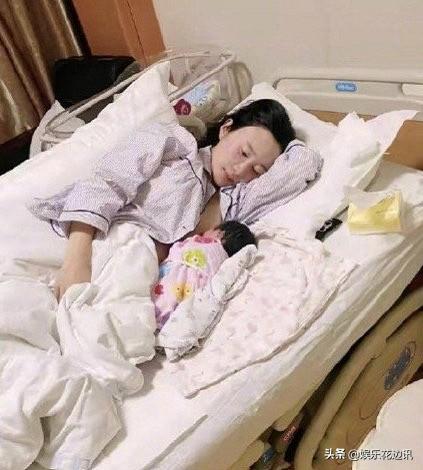 演员周韵引领科技之旅,智能体验大揭秘!