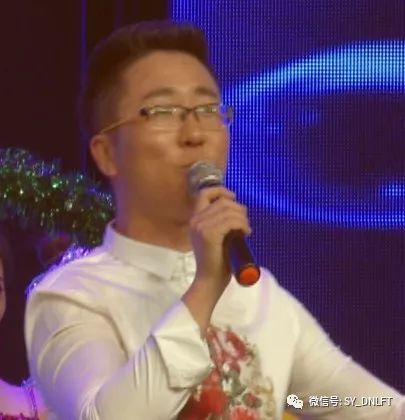 二人转演员刘畅的高科技产品介绍，专属魅力，畅享舞台魅力！